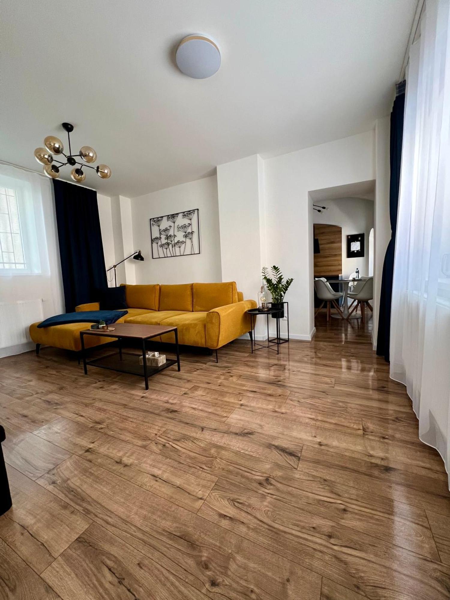 Apartment R&L Lazovna Apt 1 - Old Town And Parking Banská Bystrica Esterno foto